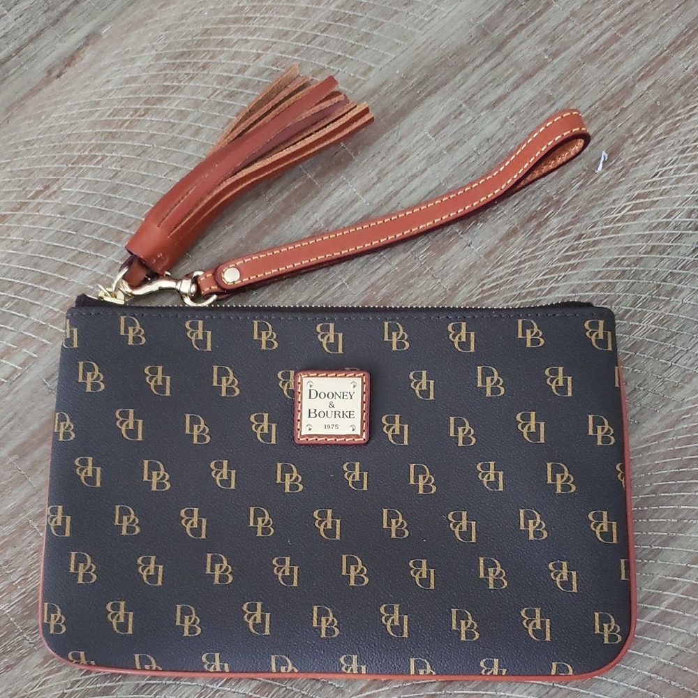 Dooney And Bourke Carrington Wristlet